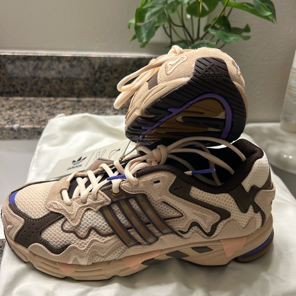 Brand New Bad bunny response CL Shoes Size 8 Men’s/9 Women’s.